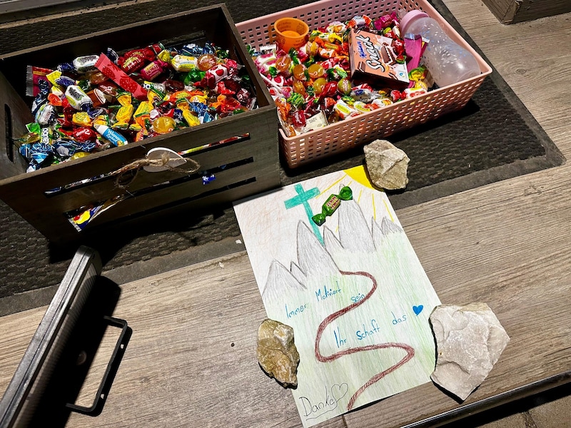 Auch Süßes wird während dem Wandern genascht. (Bild: Clara-Milena Steiner)