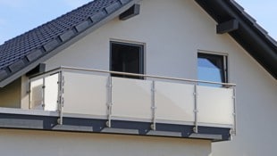 Der Familienvater war laut der Steirer Polizei bei Arbeiten vom Balkon gestürzt (Symbolbild). (Bild: U. J. Alexander - stock.adobe.com)