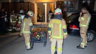 Die Feuerwehr rückte ebenfalls an. (Bild: ZOOM Tirol)