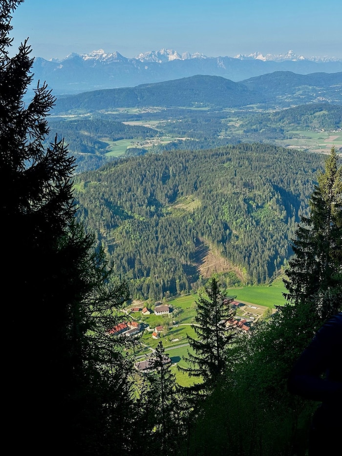 Wunderbare Aussichten lassen die Füße lockerer Wandern