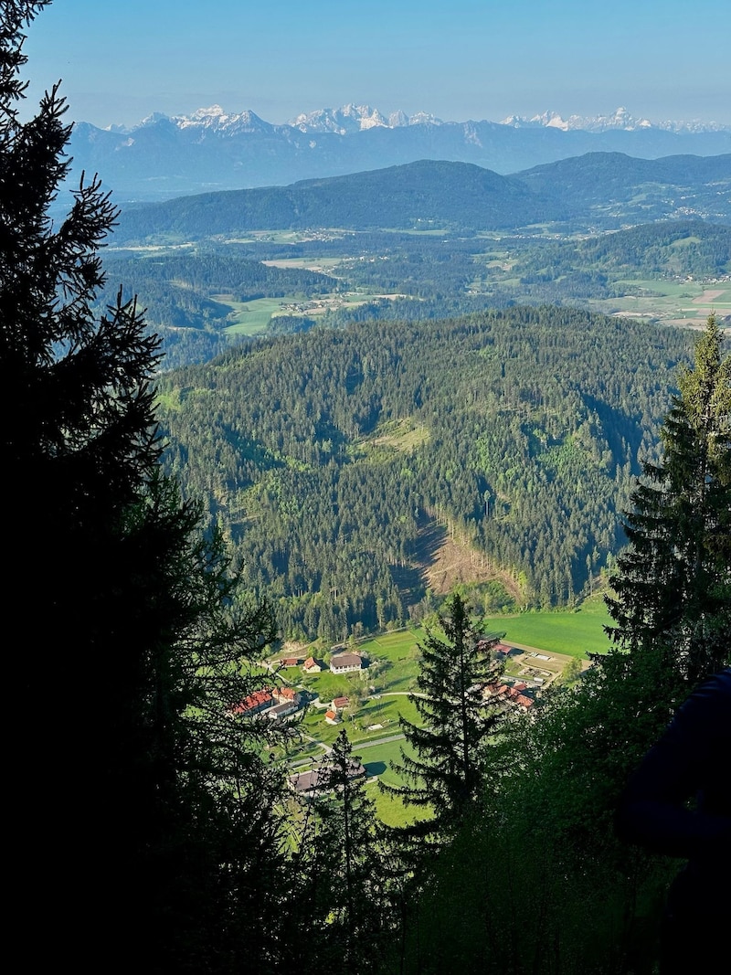 Wunderbare Aussichten lassen die Füße lockerer Wandern (Bild: Clara-Milena Steiner)
