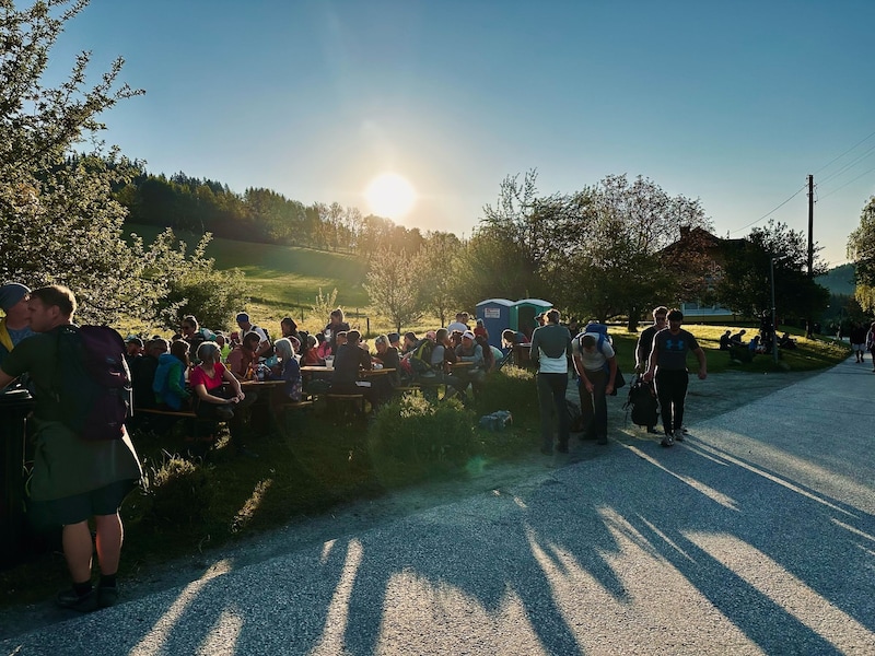 Die aufgehende Sonne motiviert. (Bild: Clara-Milena Steiner)