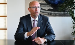 Reinhard Schwendtbauer hatte ursprünglich gar nicht geplant gehabt, in einer Bank zu arbeiten. ...