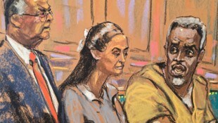 P. Diddy, von dem es keine aktuellen Fotos, nur Gerichtszeichnungen gibt, mit seinen Anwälten 