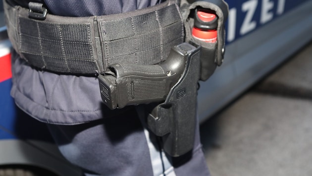 Die steirischen Polizisten griffen zur Dienstwaffe (Symbolbild).