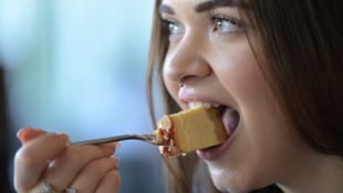 Der Mai gilt als Monat der Liebe – was passt besser dazu als ein süßes Date? Während der Verkostung können die Gäste (keine Anmeldung nötig) live für ihren Lieblingskuchen voten. (Bild: Fotokerschi/Wolfgang J. Hofer)