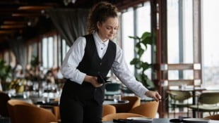 Seit Jahresbeginn sank die Zahl der jungen Erwachsenen ohne Job schon um 1700, im Vergleich zum Vorjahr sind aber deutlich mehr arbeitssuchend. (Bild: stock.adobe.com null)