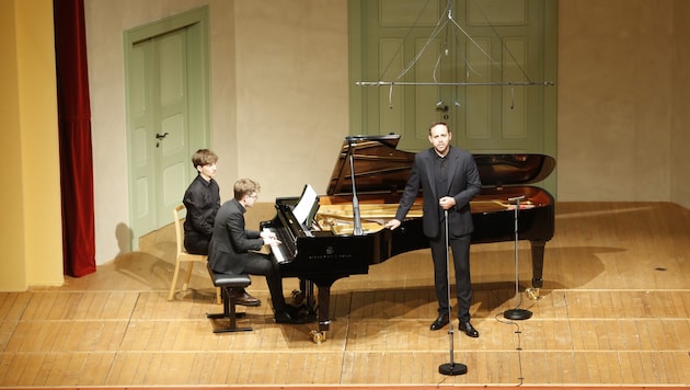 Mit Mahlers „Lieder eines fahrenden Gesellen“ überzeugte Bariton Liviu Holender in Hohenems. (Bild: Schubertiade Hohenems)