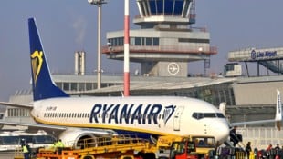 Eine Maschine der Ryanair am Flughafen Linz (Bild: Flughafen Linz)
