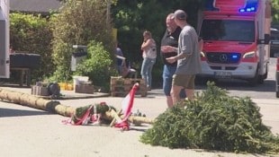 Im deutschen Dorf Saelhuysen wurden fünf Menschen beim Maibaumaufstellen verletzt. (Bild: glomex)