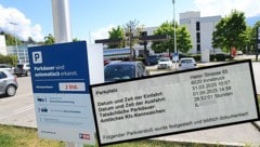 Auf diesem Parkplatz soll der Tiroler sein Auto mehr als 28 Stunden stehen gelassen haben.  (Bild: Christof Birbaumer, Privat, Krone KREATIV)