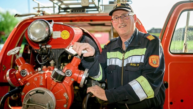 Walter Bugl hält als Vize-Abschnittskommandant weiter im Pielachtal die Floriani-Fahne hoch. (Bild: Imre Antal)