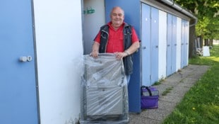 Alfred Herbst bezieht seine Kabane im Ottakringer Bad. (Bild: Zwefo)