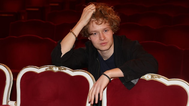 Ganz schön smart: der 25-jährige Wiener im Theater in der Josefstadt  (Bild: Zwefo)