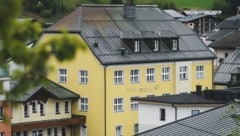 Die alte Schule ist aus den 50ern und bereit zum Abriss (Bild: Gemeinde Kaprun/Stefanie Oberhauser)