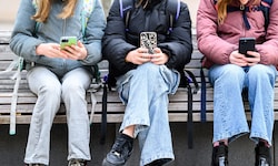 Begleitend zur Altersbeschränkung soll die Medienkompetenz junger Menschen gefördert werden.