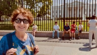 Die ehemalige US-Botschafterin Helene von Damm vor dem Weißen Haus in Washington. (Bild: z.V.g.)