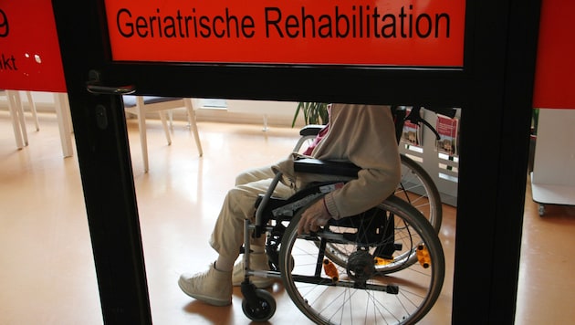 Wieder ins gewohnte Umfeld – mit oder ohne Unterstützung – zu finden, lernt man im Zentrum für Altersmedizin. (Bild: Jauschowetz Christian)