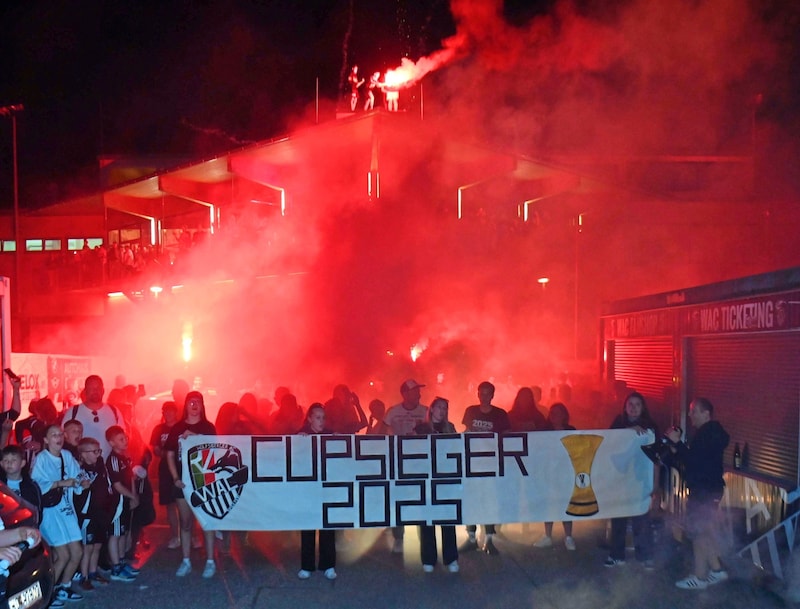 Die Fans empfingen in der Lavanttal-Arena ihre Cup-Helden. (Bild: Pessentheiner Florian)
