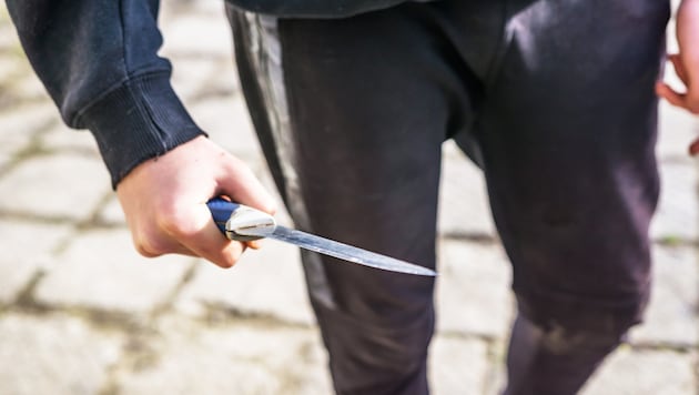 Der junge Mann zog auch gegenüber Polizisten das Messer