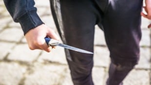 Dass Jugendliche Messer bei sich haben, ist in Wien nicht mehr ungewöhnlich. (Bild: Ganka - stock.adobe.com)
