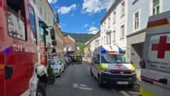 Ein Großaufgebot an Einsatzkräften eilte zu dem Gebäude.