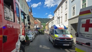 Ein Großaufgebot an Einsatzkräften eilte zu dem Gebäude. (Bild: FF Leoben-Stadt)