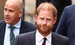 Prinz Harry würde sich gerne mit dem Königshaus versöhnen – doch hat er sich selbst Steine in ...