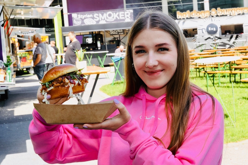 Die „Krone“ lädt Besitzer der Bonuscard auf einen Burger ein. (Bild: Jauschowetz Christian)