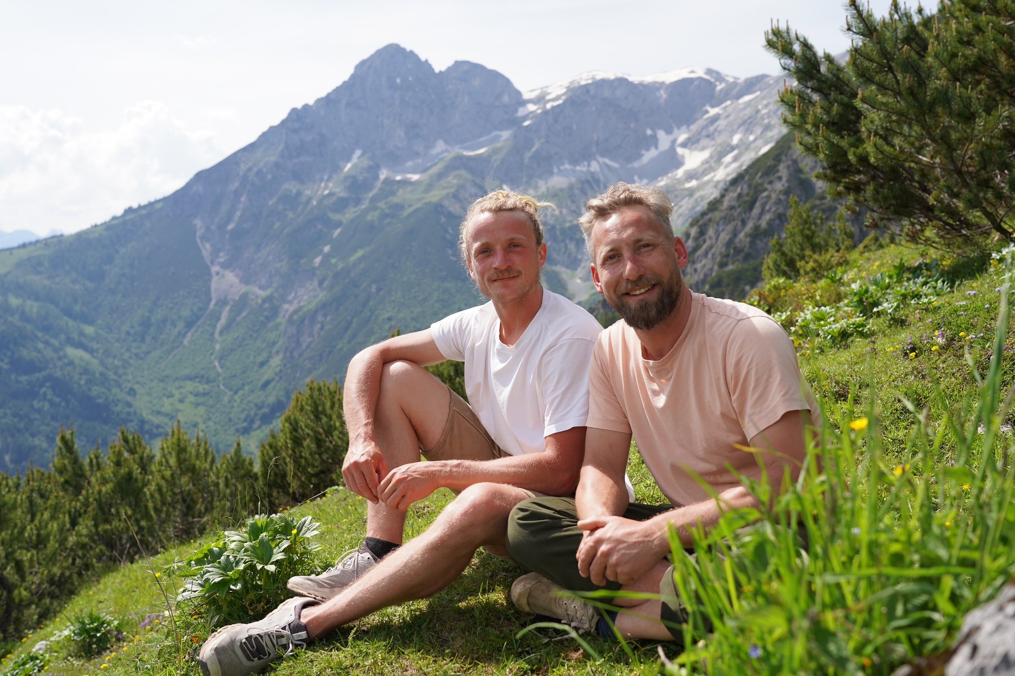Anton Bauer (li.) und Benedikt Vilanek sind den dritten Sommer auf der Hütte. (Bild: Söldenhütte) Anton Bauer (li.) und Benedikt Vilanek sind den dritten Sommer auf der Hütte. (Bild: Söldenhütte)