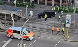 Am Freitagabend ist ein Geländewagen in eine Menschenmenge in Stuttgart gefahren.
