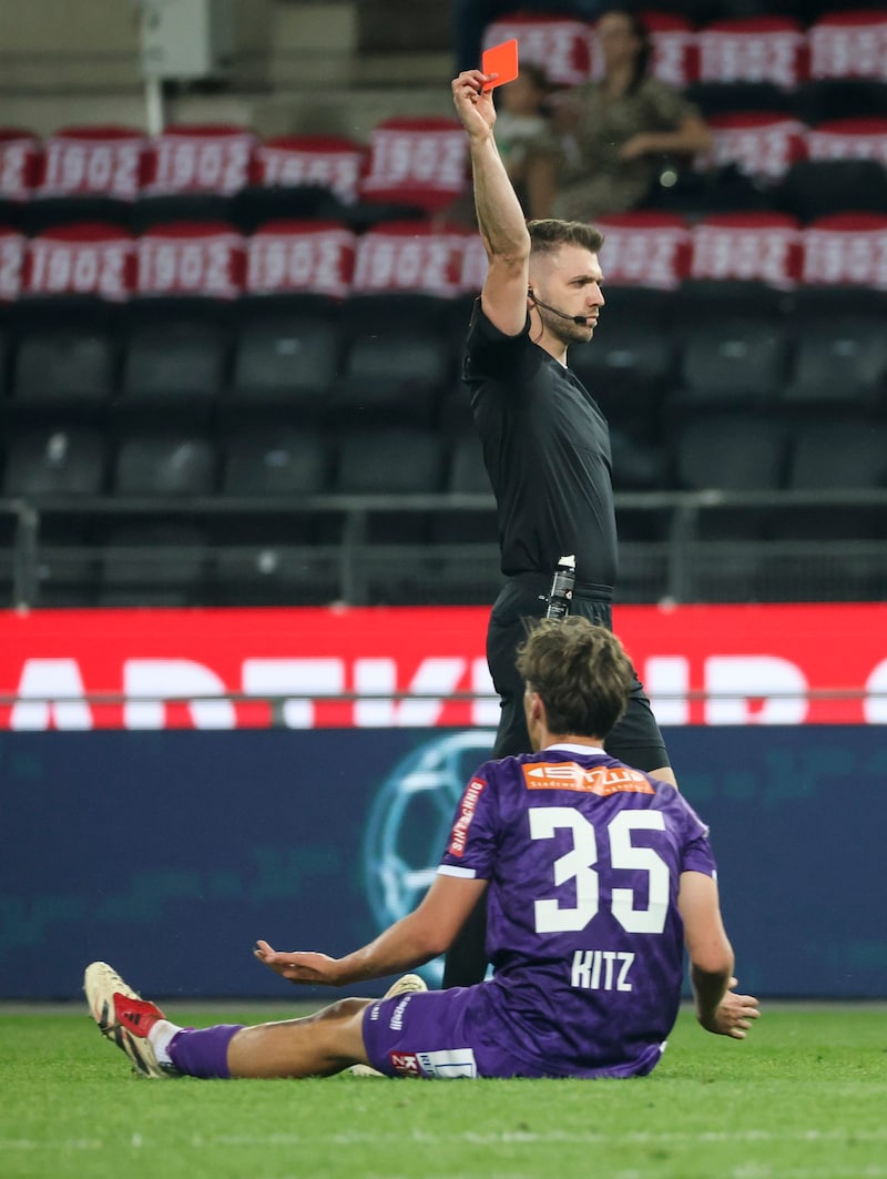 Matteo Kitz sah die Rote Karte. (Bild: GEPA)