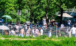Die öffentliche Grillzone am Pichlinger See, direkt neben dem Durchreiseplatz, war bestens ...