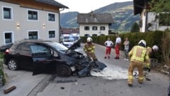 Zahlreiche Einsatzkräfte waren nach dem Unfall vor Ort.