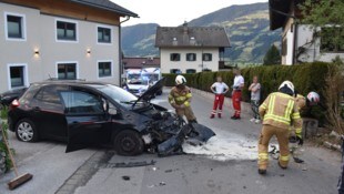 Zahlreiche Einsatzkräfte waren nach dem Unfall vor Ort.