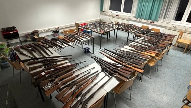 Sichergestellte Langwaffen (Bild: LPD Stmk)