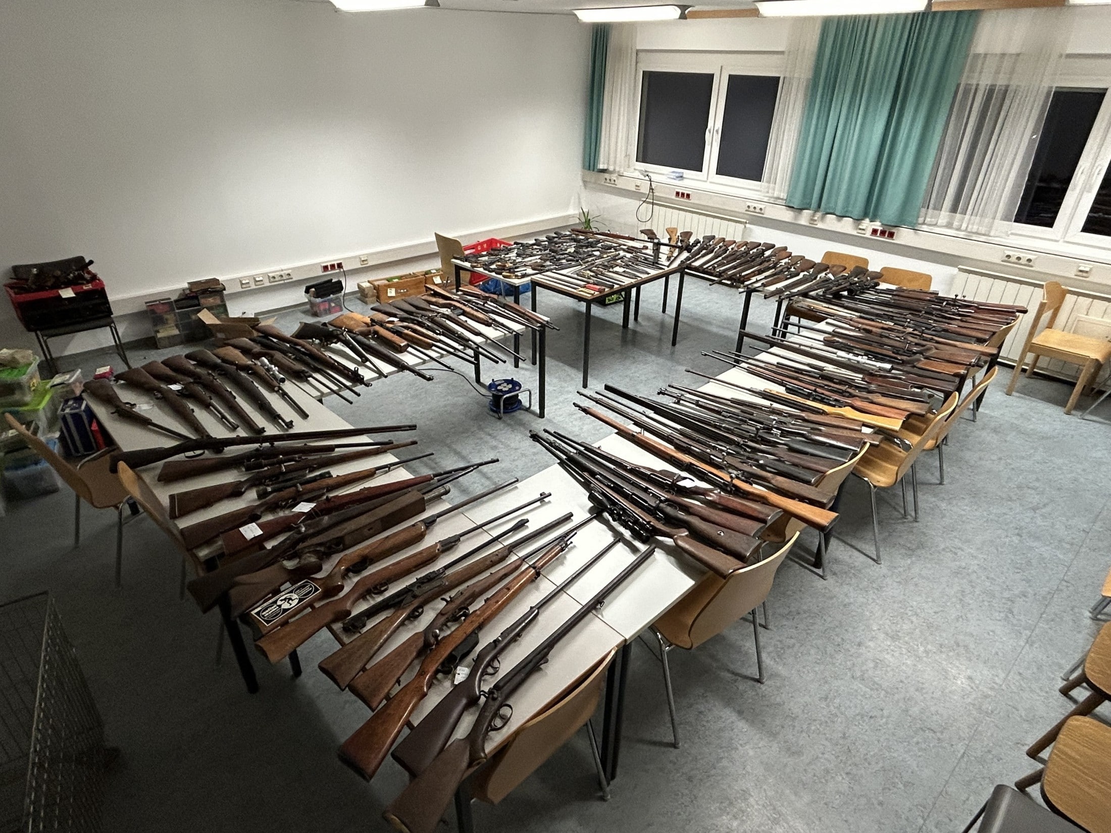 Sichergestellte Langwaffen (Bild: LPD Stmk) Sichergestellte Langwaffen (Bild: LPD Stmk)