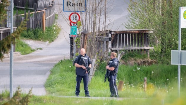 Die Polizei fahndet nach dem Täter.  (Bild: Roland Hoelzl, Krone KREATIV)