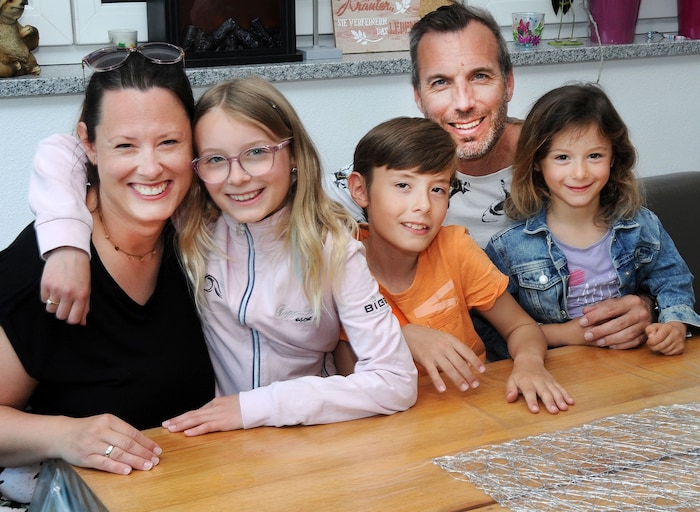 Sophia im Kreise ihrer Liebsten: Mama Kathrin, Papa Jürgen, Bruder Nicolas und Schwester Selena
