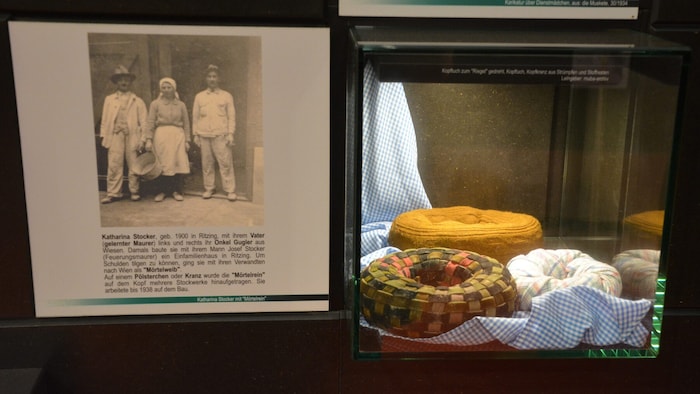 Solche Kränze trugen die „Mörtelweiber“ auf dem Kopf, damit das Gewicht nicht direkt am Kopf ...