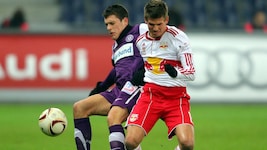 Franky Schiemer (re.) im Duell mit Zlatko Junuzovic. Beide spielten in ihren Karrieren für Salzburg und die Austria. (Bild: GEPA)