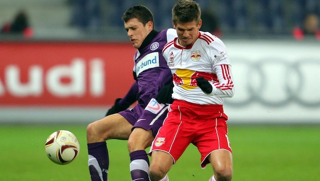 Franky Schiemer (re.) im Duell mit Zlatko Junuzovic. Beide spielten in ihren Karrieren für Salzburg und die Austria. (Bild: GEPA)