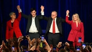Die amtierende Labor Party gewinnt ersten Auszählungen nach die Parlamentswahl in Australien. (Bild: AFP/SAEED KHAN)