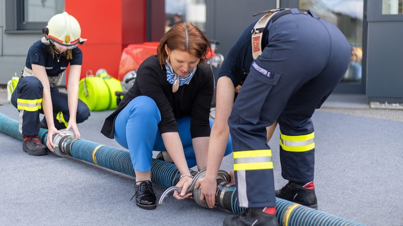 Landesrätin Langer-Weninger: „Mehr Frauen bei der Wehr.“ (Bild: Land OÖ/Enzenhofer)