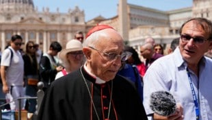 Vor der Papst-Wahl am Mittwoch treffen die Kardinäle nach und nach in Rom ein. (Bild: AFP/DIMITAR DILKOFF)