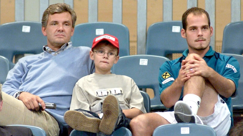 Florian Leitgeb einst als Bub mit dem legendären Ronnie und Markus Hipfl (r.). (Bild: GEPA)