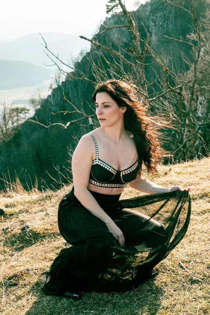 Die Sängerin schreibt alle Songs selbst.