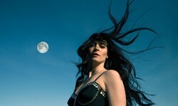 Verena Wagners Album „Pionier“ ist ab dem 9. Mai auf allen gängigen Musikplattformen erhältlich.
