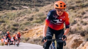 Bike-Jungstar Mona Mitterwallner bestreitet seit Jahresbeginn auch Straßenrennen. (Bild: HPH Cycling/Oskar Scarsbrook)