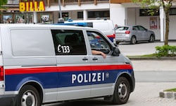 Am Tag danach: Eine Frau wurde auf diesem Parkplatz in Maria Alm mit einem Kopfschuss ...